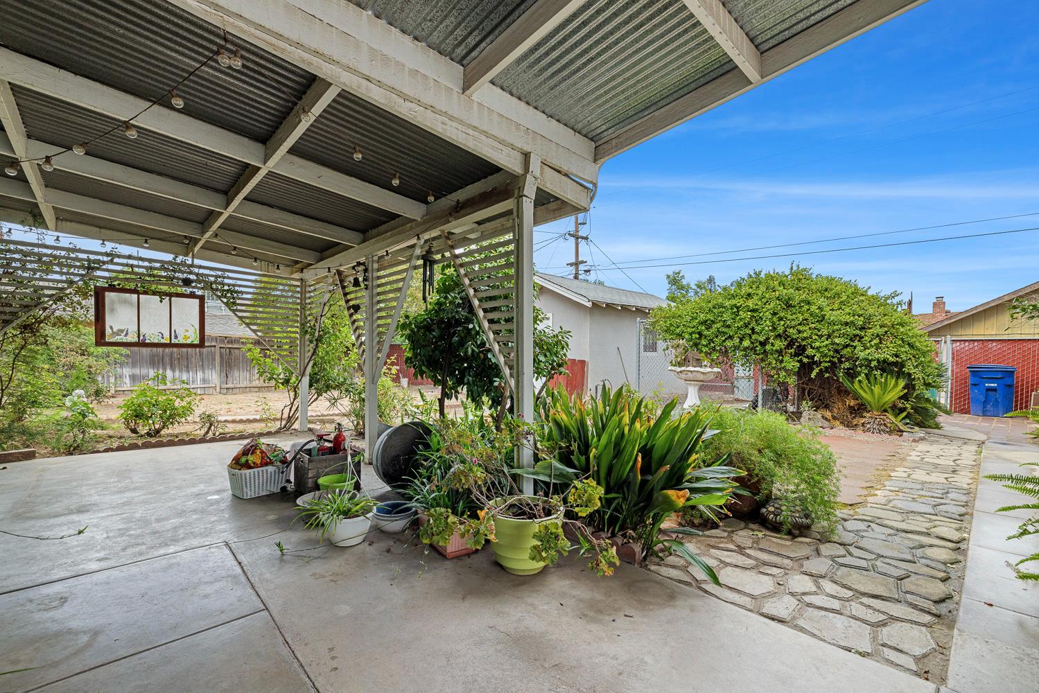 748 N. East Avenue Reedley, CA 93654 - Photo 42 of 51 Covered patio