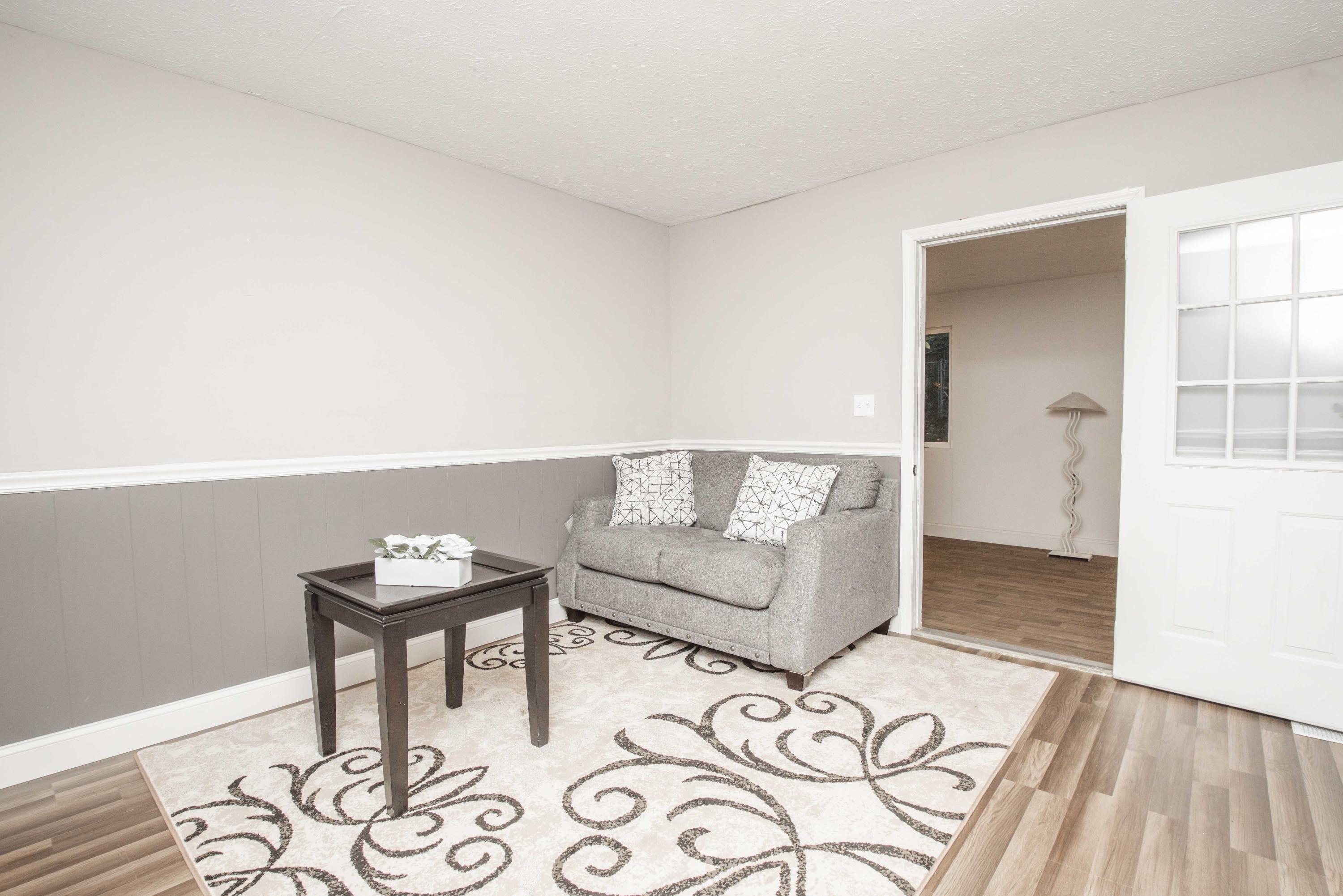 109 Timbercrest Drive Oak Ridge, TN 37830 - Photo 13 of 40 Living Room