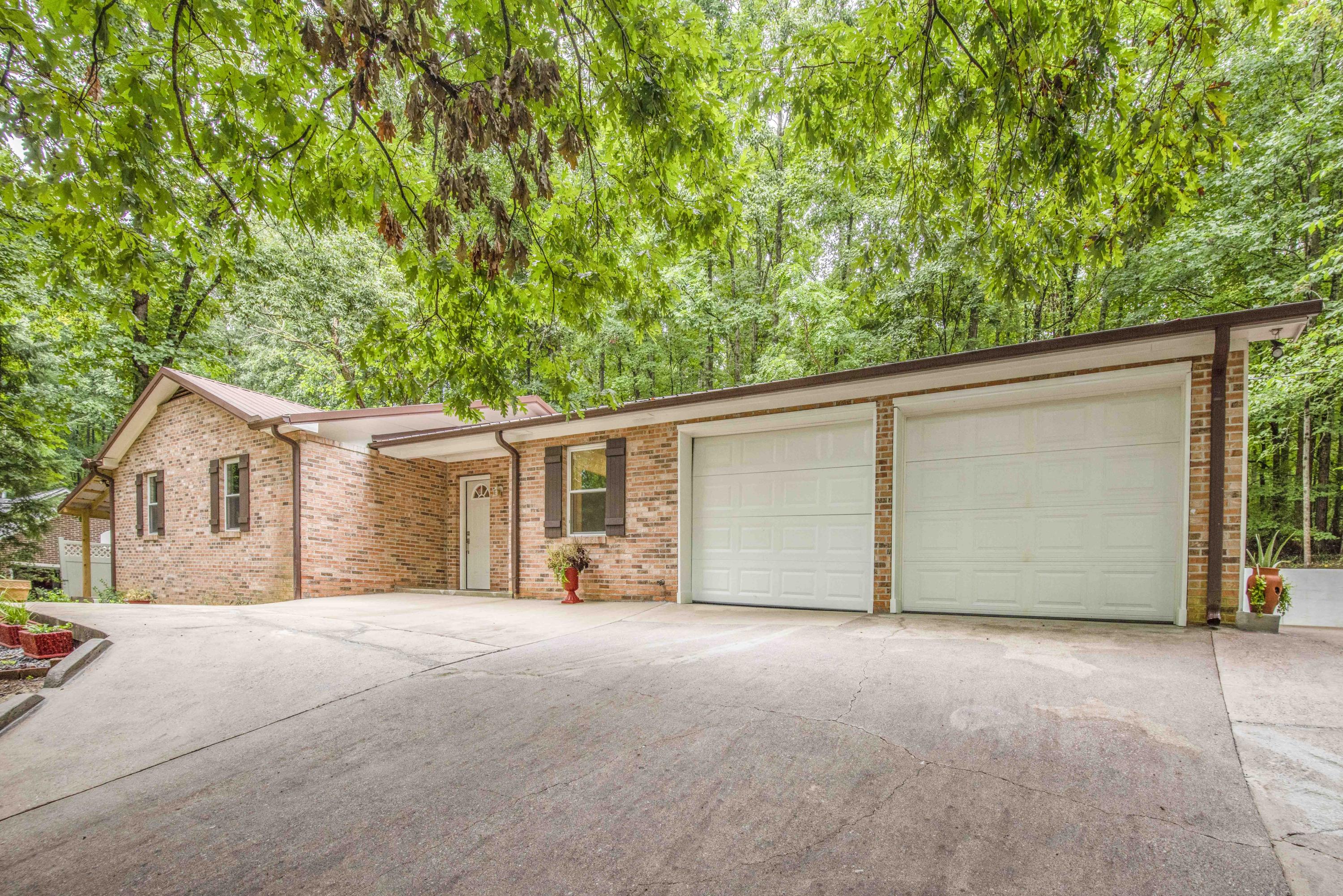 109 Timbercrest Drive Oak Ridge, TN 37830 - Photo 3 of 40 Garage side