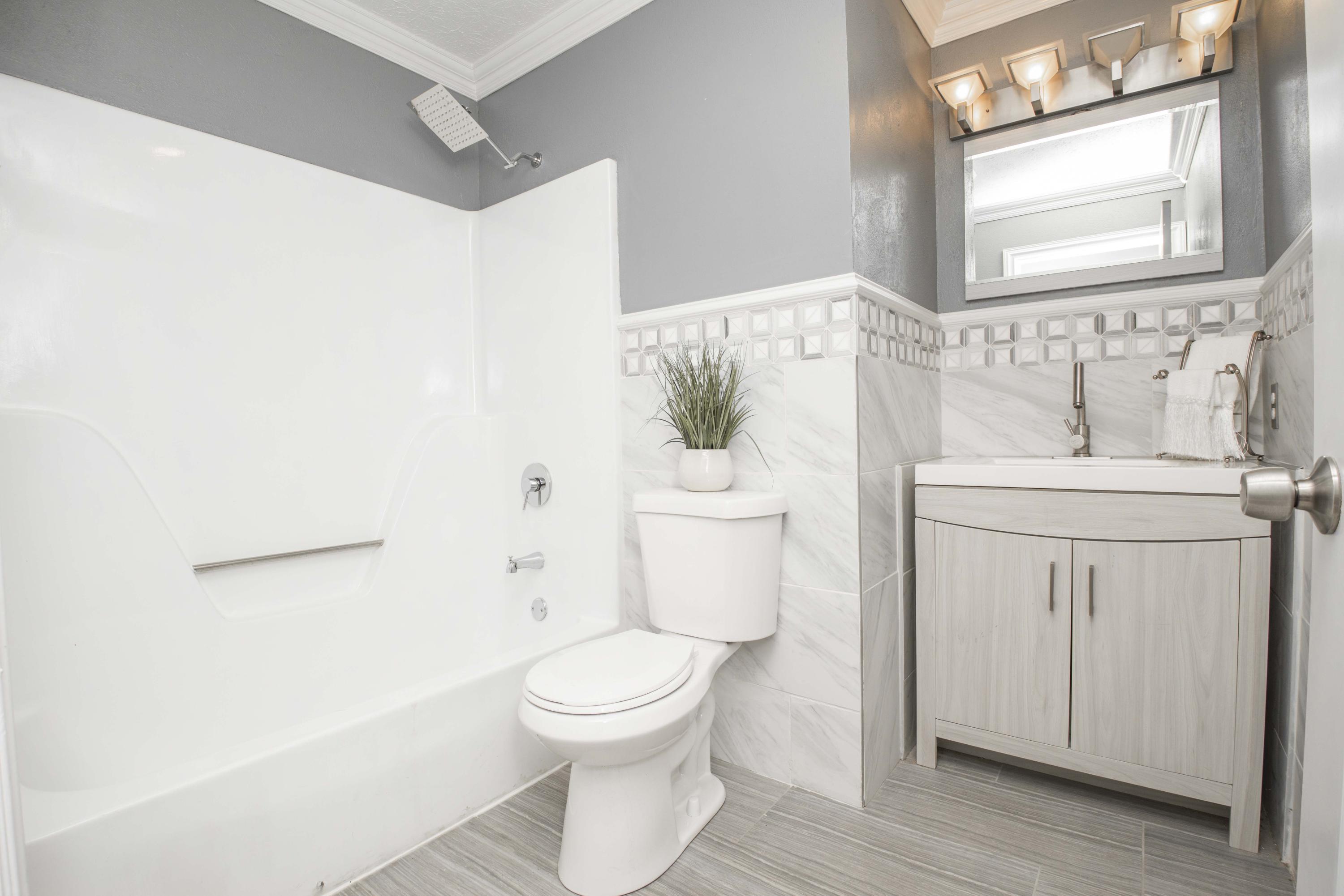 109 Timbercrest Drive Oak Ridge, TN 37830 - Photo 32 of 40 Bathroom 2