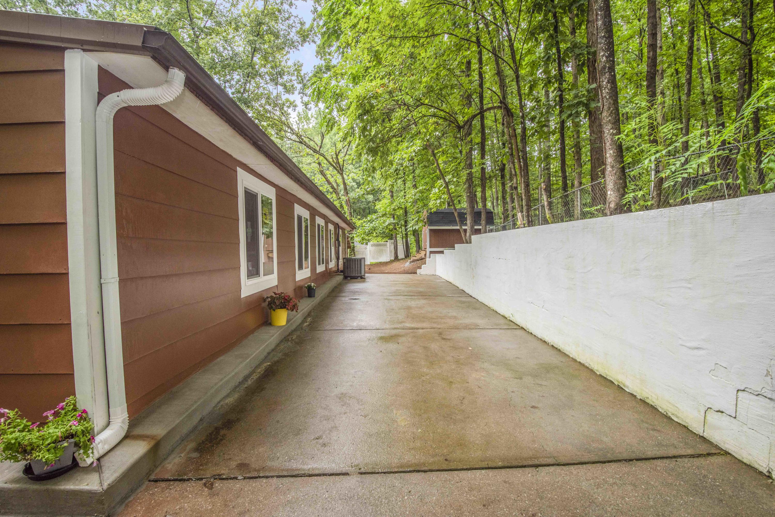 109 Timbercrest Drive Oak Ridge, TN 37830 - Photo 7 of 40 Back Patio