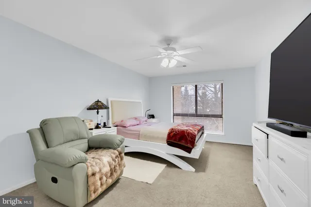 $349,900 | 563 Florida Avenue, Unit 202, Herndon, VA 20170