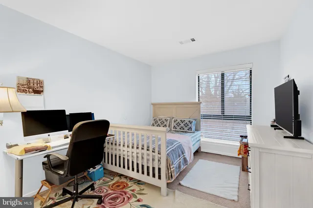 $349,900 | 563 Florida Avenue, Unit 202, Herndon, VA 20170