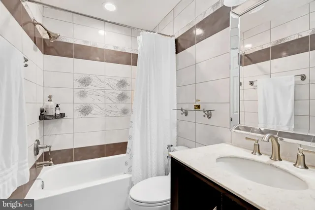 $349,900 | 563 Florida Avenue, Unit 202, Herndon, VA 20170