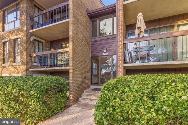 $349,900 | 563 Florida Avenue, Unit 202, Herndon, VA 20170