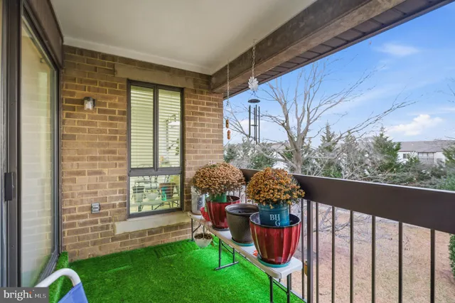 $349,900 | 563 Florida Avenue, Unit 202, Herndon, VA 20170