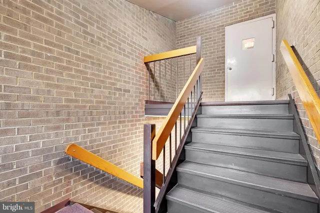 $349,900 | 563 Florida Avenue, Unit 202, Herndon, VA 20170