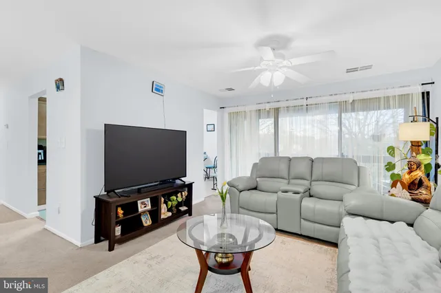 $349,900 | 563 Florida Avenue, Unit 202, Herndon, VA 20170