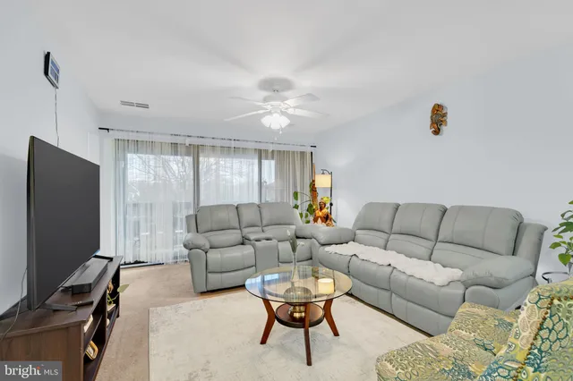 $349,900 | 563 Florida Avenue, Unit 202, Herndon, VA 20170