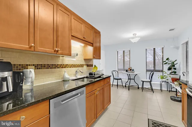 $349,900 | 563 Florida Avenue, Unit 202, Herndon, VA 20170