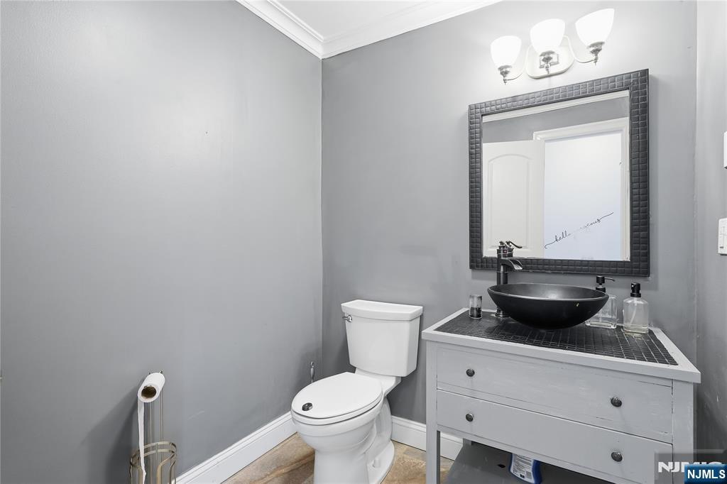 770 Hartwell Street Teaneck, NJ 07666 - Photo 17 of 36