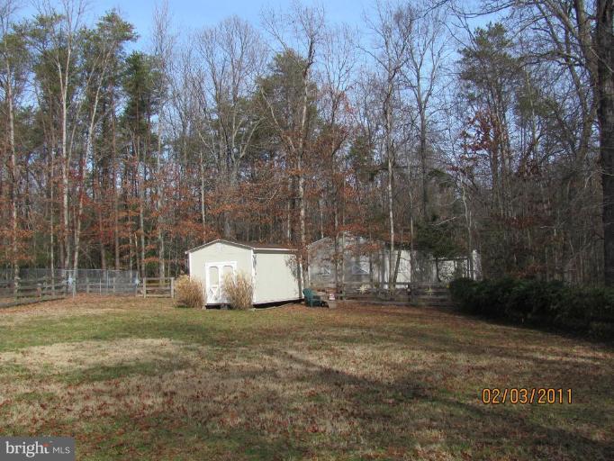 6109 Rising Sun Road Fredericksburg, VA 22407 - Photo 3 of 18 Back yard