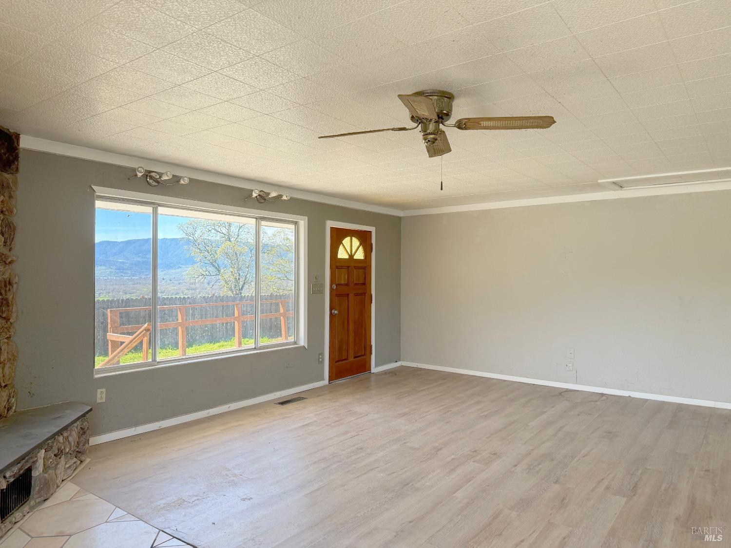 27150 Mendocino Pass Road Covelo, CA 95428 - Photo 4 of 31 Entry