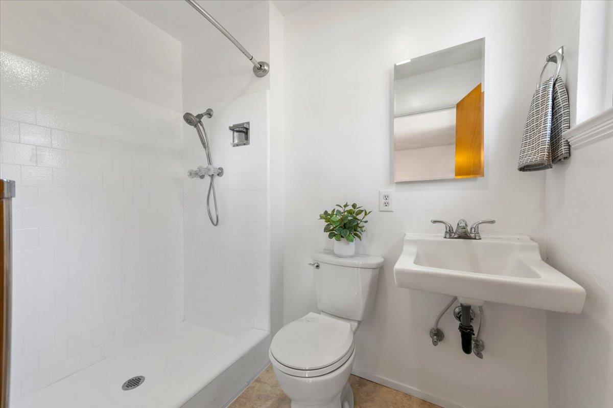 6590 Marysville Road Browns Valley, CA 95918 - Photo 27 of 82 Primary Bath