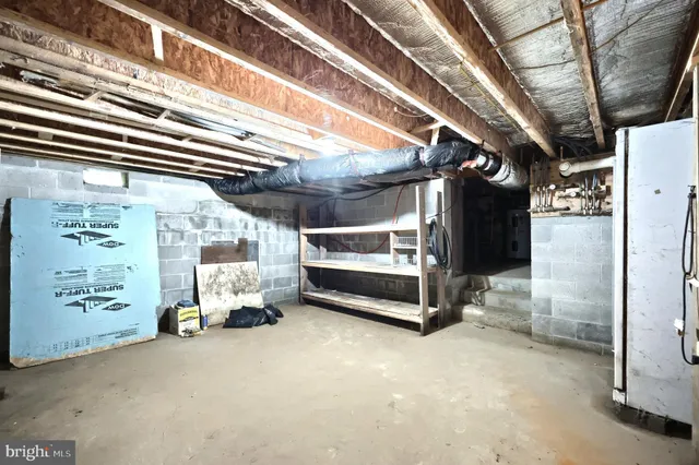 a view of walk in closet