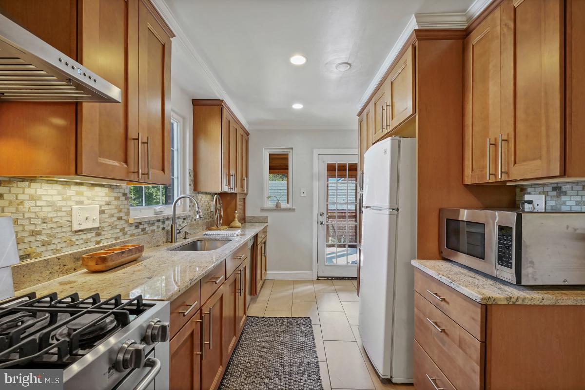 9101 Flower Avenue Silver Spring, MD 20901 - Photo 13 of 44