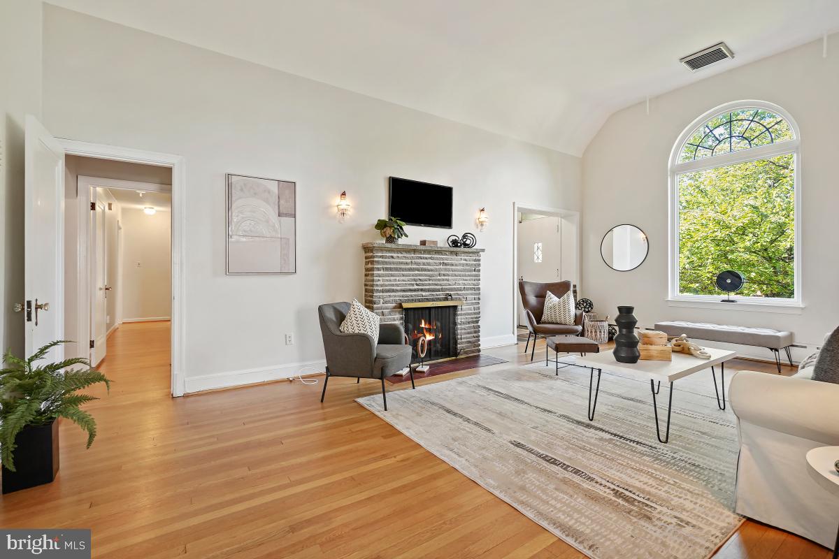 9101 Flower Avenue Silver Spring, MD 20901 - Photo 8 of 44