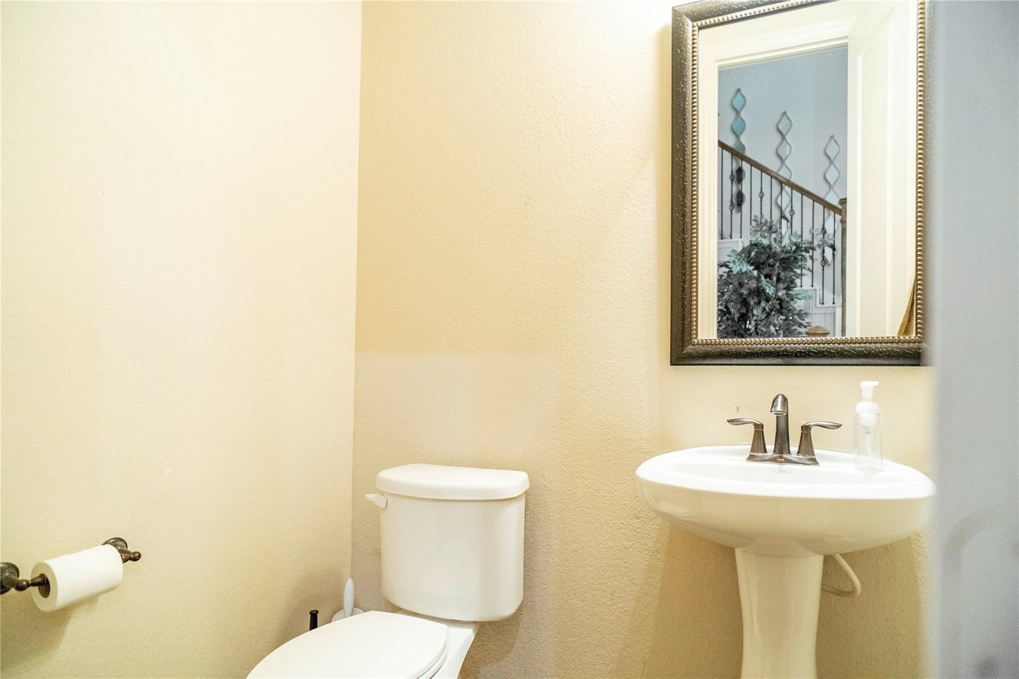 2727 Richmond Ridge Lane Katy, TX 77494 - Photo 29 of 50 a bathroom with a toilet sink and mirror