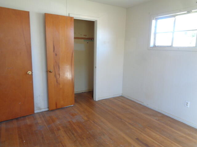 4919 38th Street Lubbock, TX 79414 - Photo 7 of 12 an empty room with windows and closet