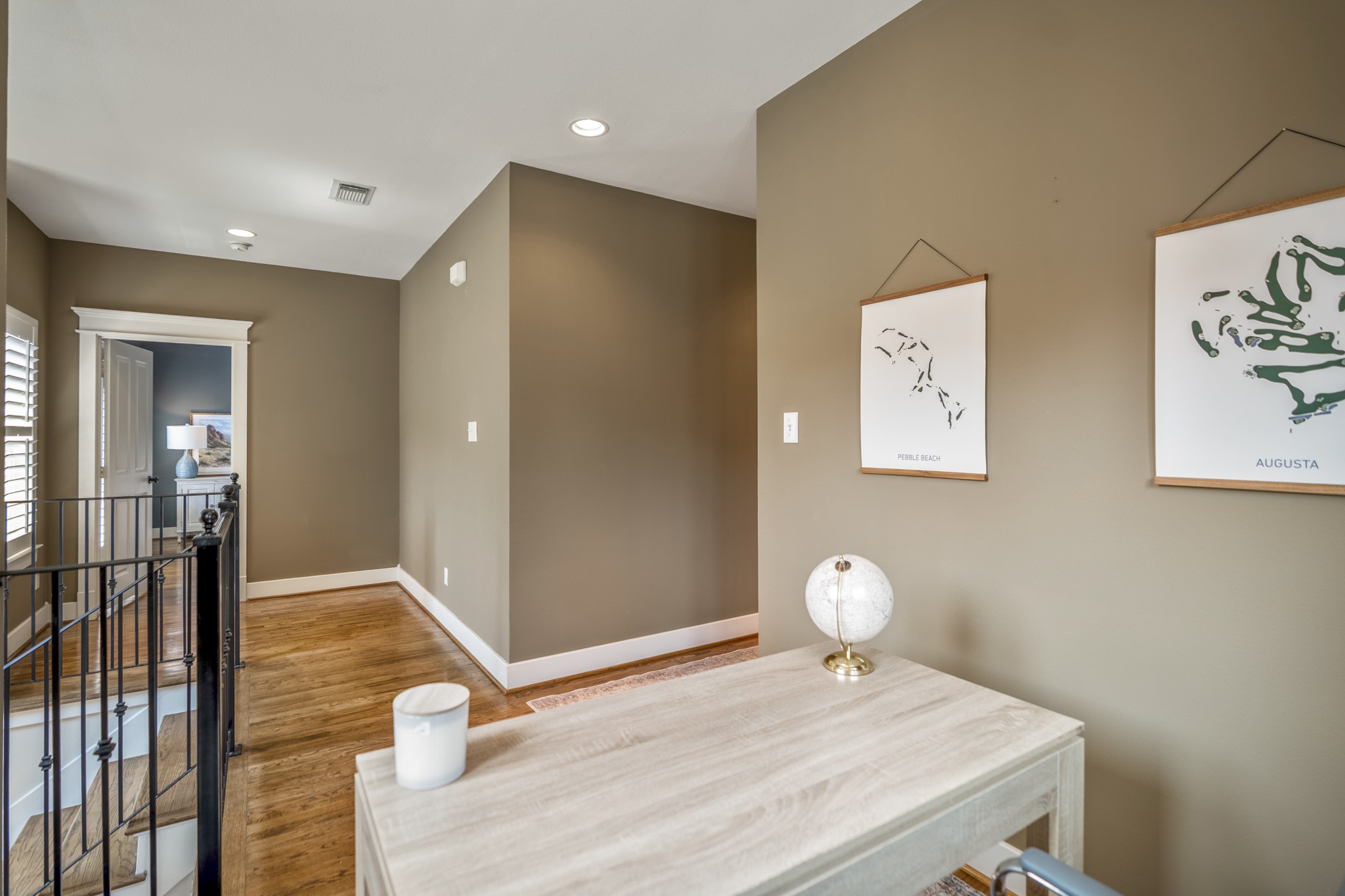 905 West 23rd Street Houston, TX 77008 - Photo 23 of 46 Flexible upper-level space provides options for remote work, hobbies, fitness, or additional lounge area.