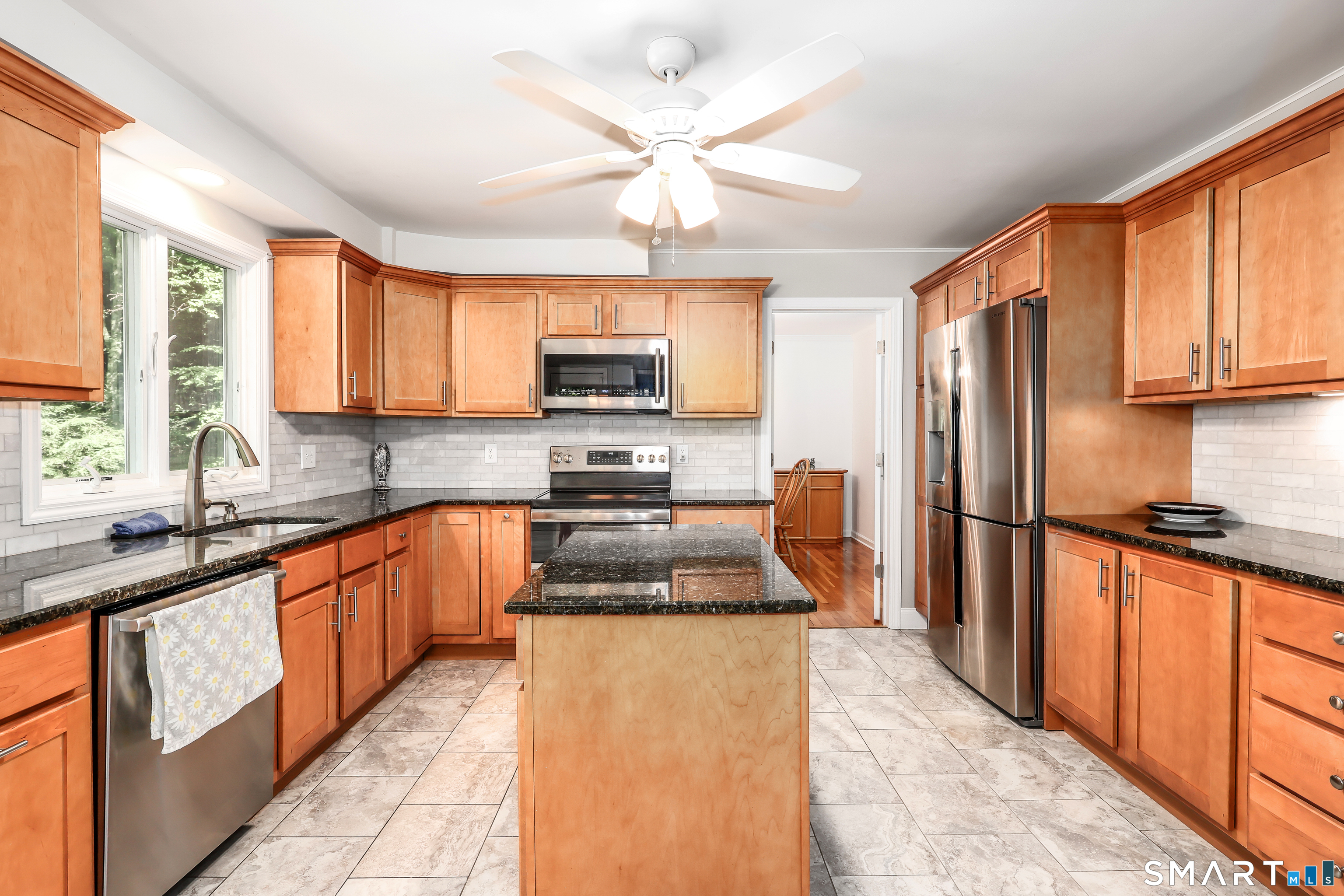 3 Deerfield Road Brookfield, CT 06804 - Photo 4 of 38