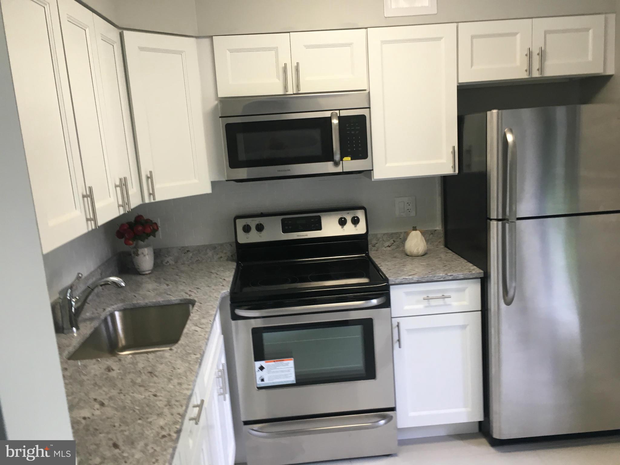 17811 Buehler Road, Unit 1D3 Olney, MD 20832 - Photo 3 of 25 Kitchen