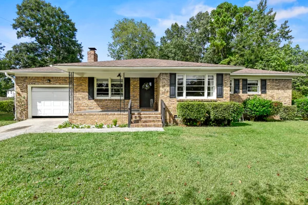 $2,050 | 137 Ravenell Street, Moncks Corner, SC 29461