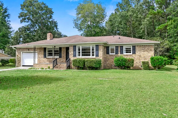 $2,050 | 137 Ravenell Street, Moncks Corner, SC 29461