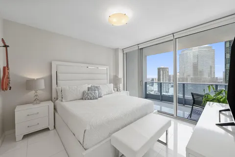$549,000 | 200 Biscayne Blvd Way, Unit 3909, Miami, FL 33131