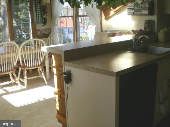 220 Radstock Road Catonsville, MD 21228 - Photo 8 of 24 Kitchen bar