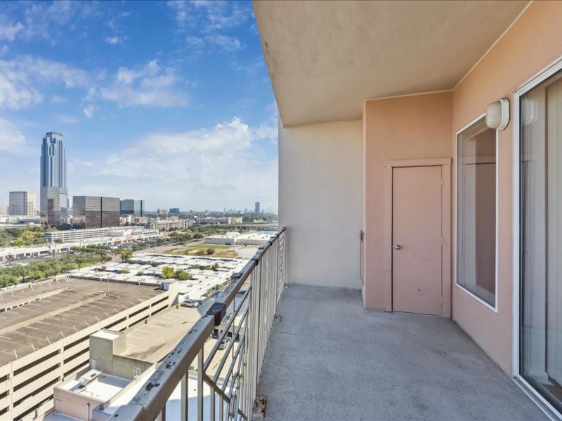 3505 Sage Road, Unit 1603 Houston, TX 77056 - Photo 8 of 28 Expansive private balcony with a storage closet and breathtaking north views overlooking Uptown and the Galleria.