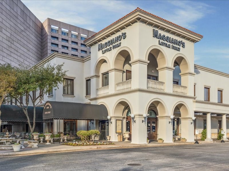 3505 Sage Road, Unit 1603 Houston, TX 77056 - Photo 22 of 28 Upscale dining and entertainment in Houston’s premier Uptown district.