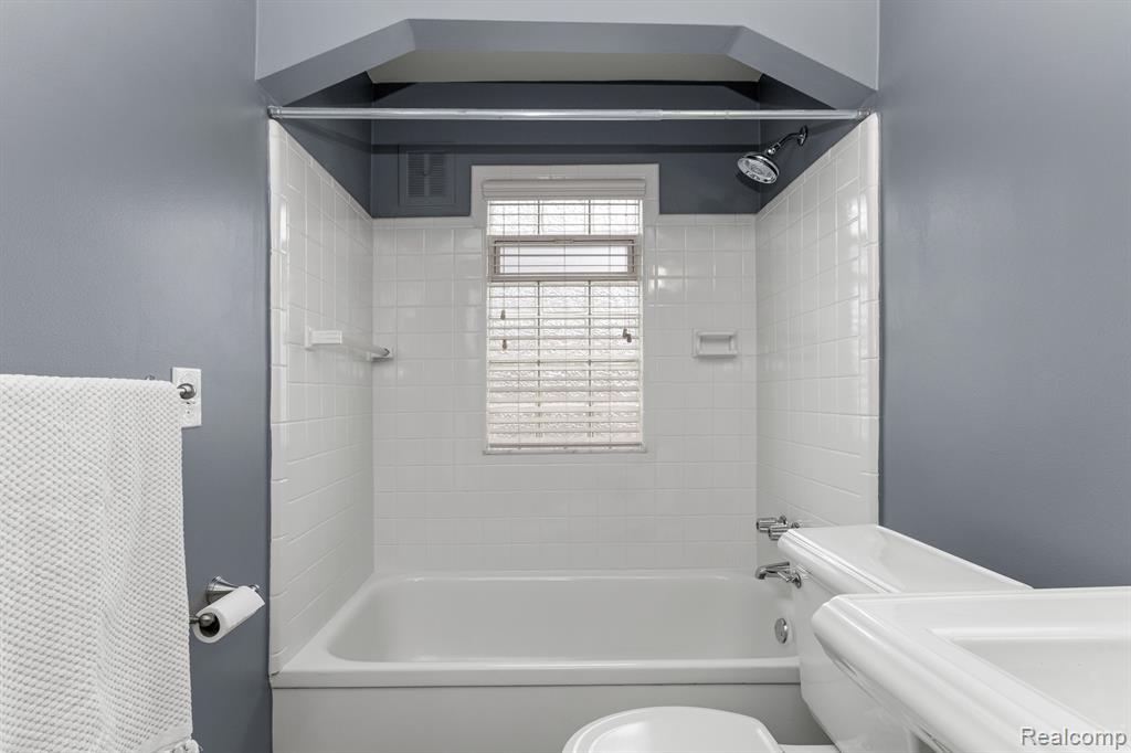 2756 Cumberland Road Berkley, MI 48072 - Photo 14 of 31 Gallery Image 14