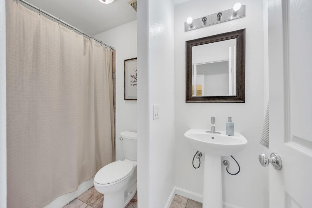 8472 Kingsland Court Elk Grove, CA 95624 - Photo 12 of 46