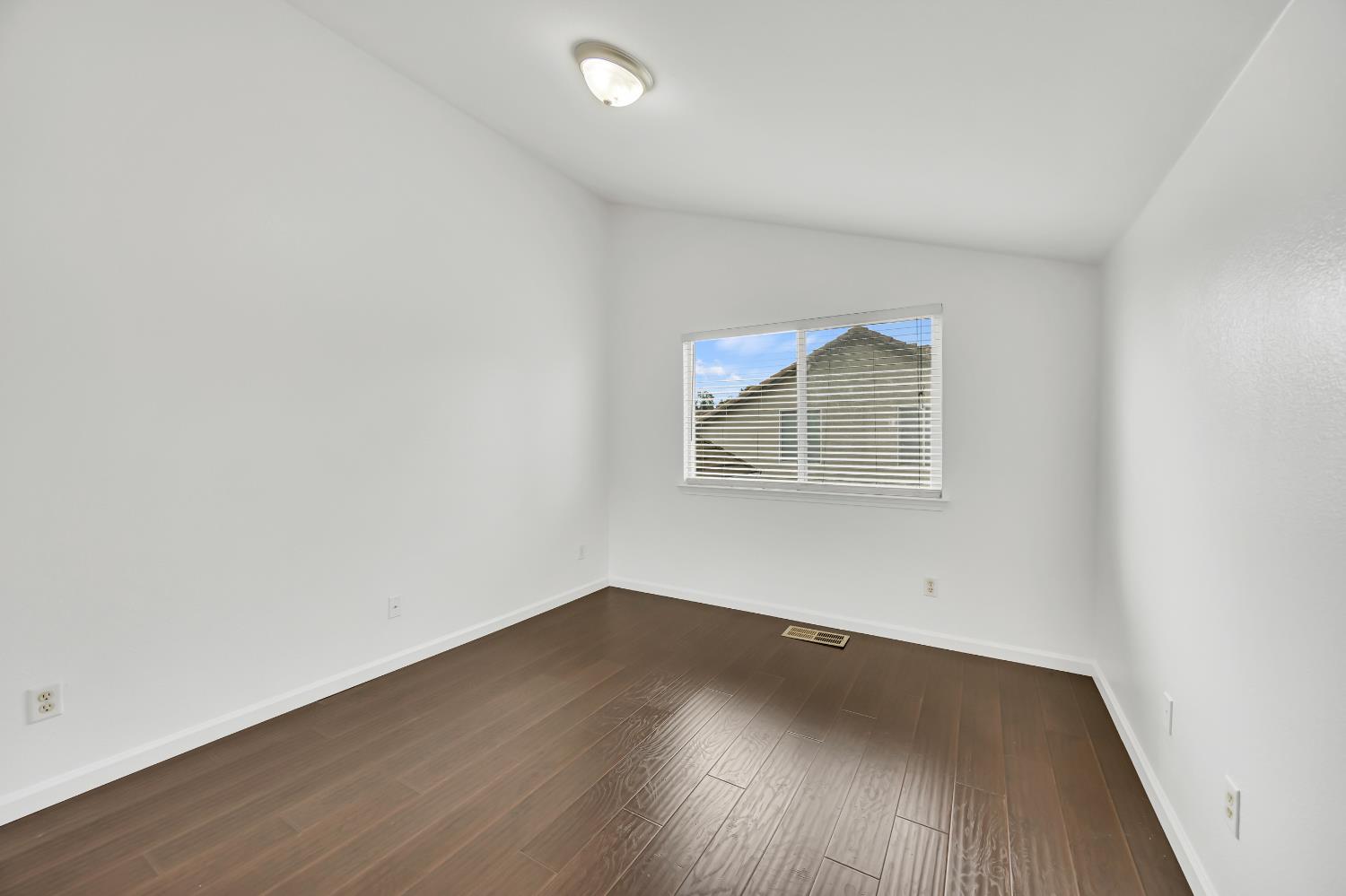 8472 Kingsland Court Elk Grove, CA 95624 - Photo 33 of 46