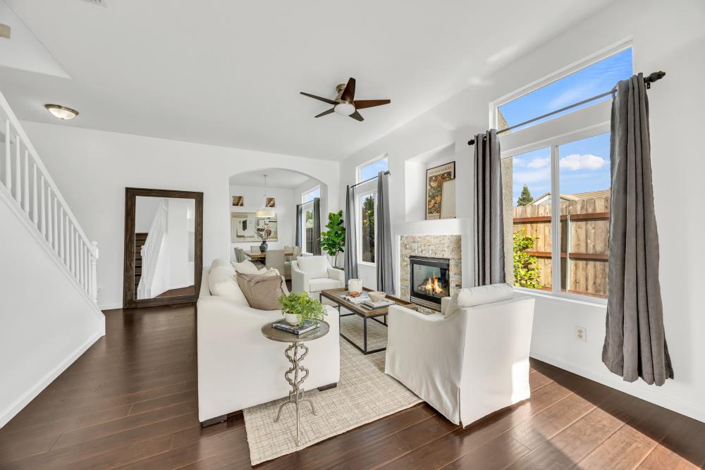 8472 Kingsland Court Elk Grove, CA 95624 - Photo 4 of 46