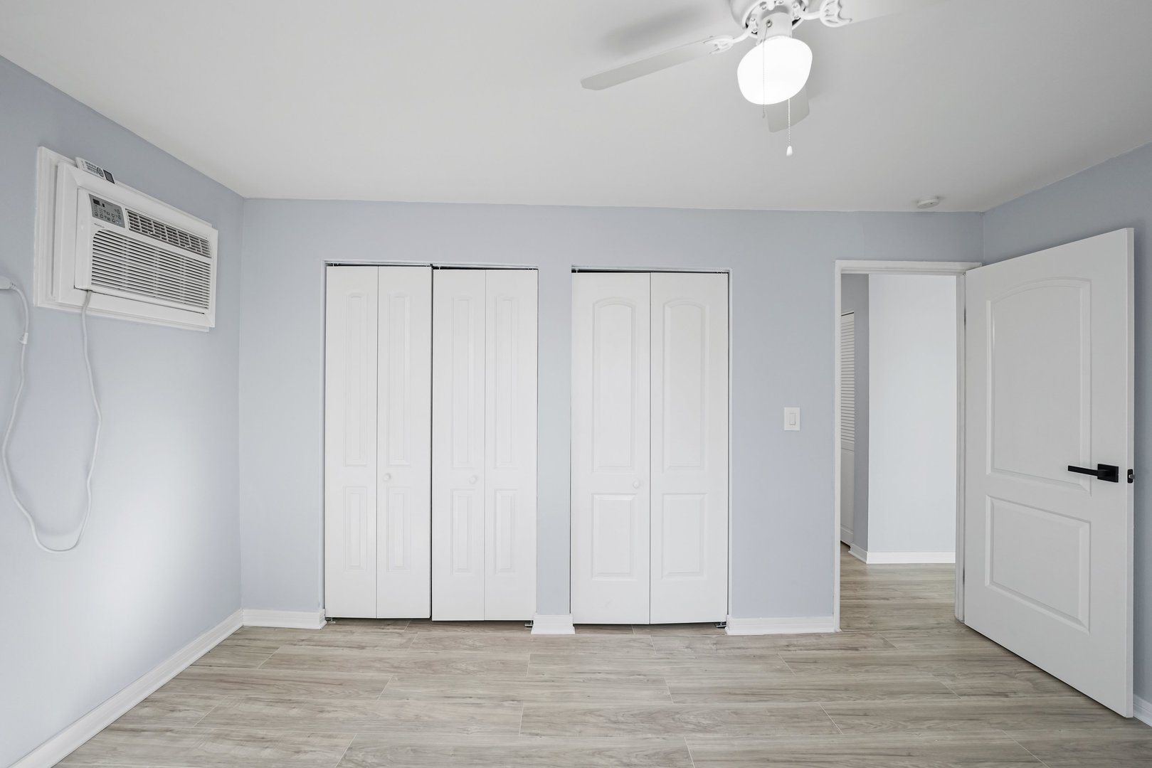 4819 West Engle Road, Unit 3D Alsip, IL 60803 - Photo 14 of 19 a view of a livingroom with wooden floor