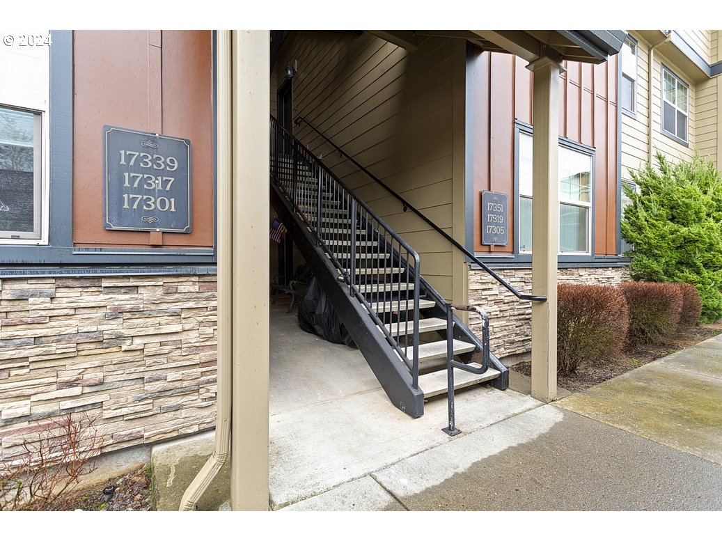 17301 Ruben Lane, Unit 10 Sandy, OR 97055 - Photo 2 of 33 a view of a entryway