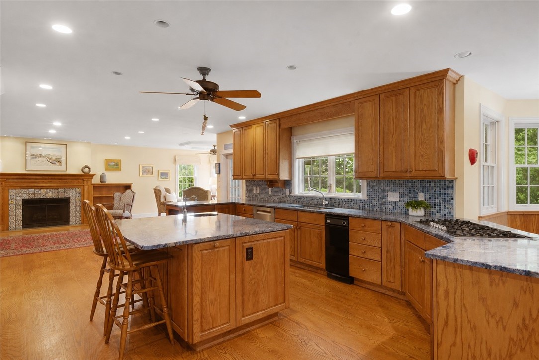 19 Ledge Road Bristol, RI 02809 - Photo 10 of 46 Gallery Image 10