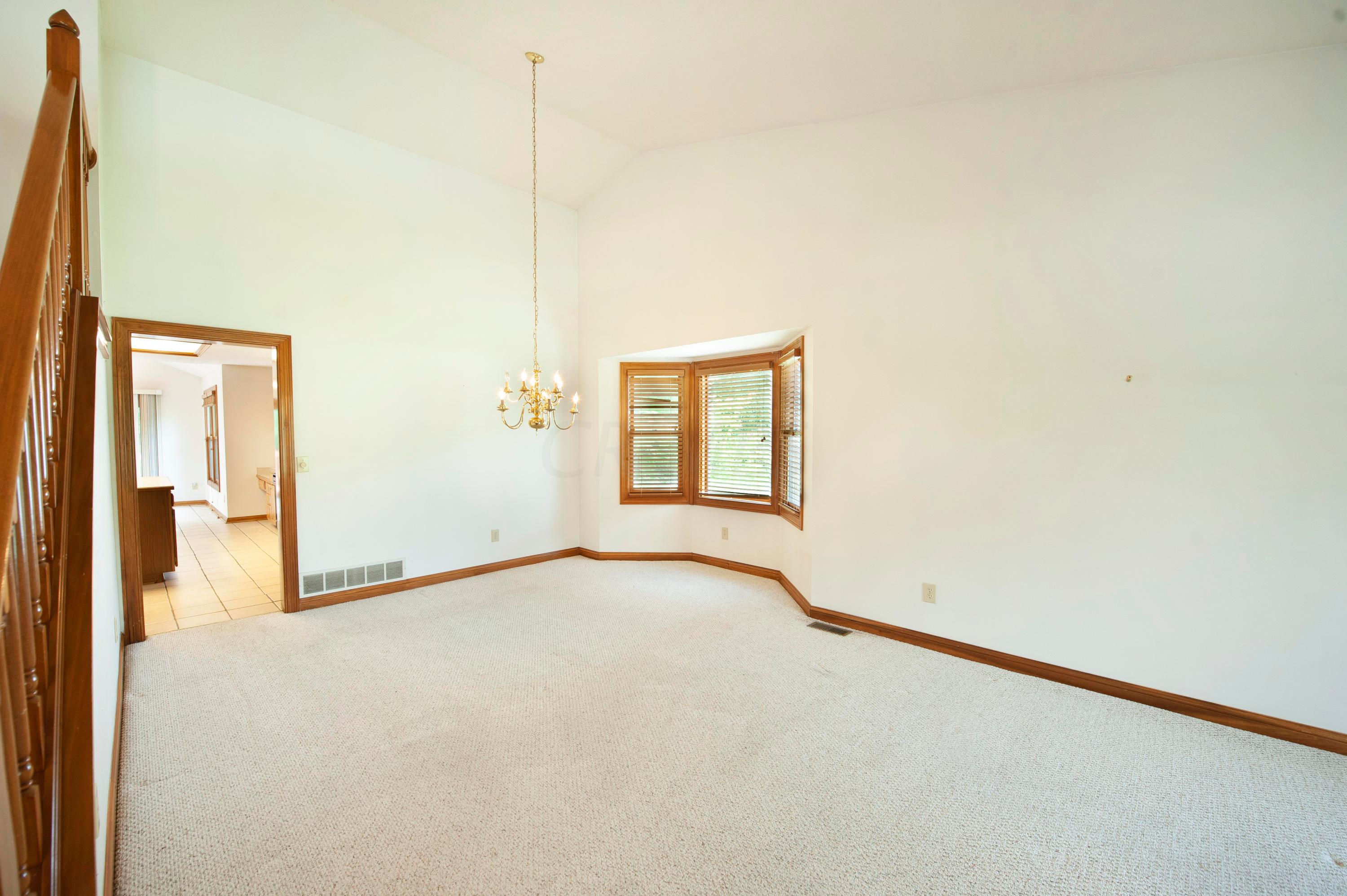 696 Ridenour Road Columbus, OH 43230 - Photo 4 of 35 Gallery Image 4