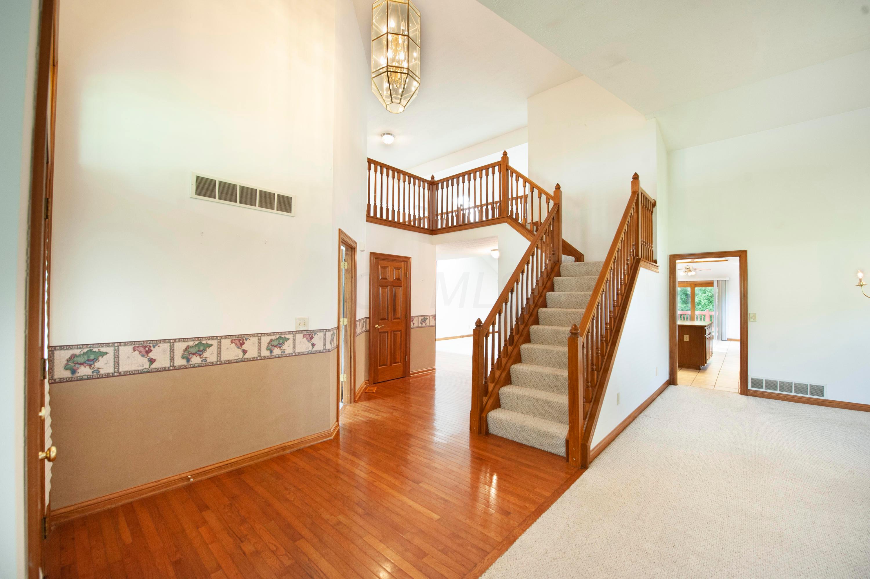 696 Ridenour Road Columbus, OH 43230 - Photo 5 of 35 Gallery Image 5