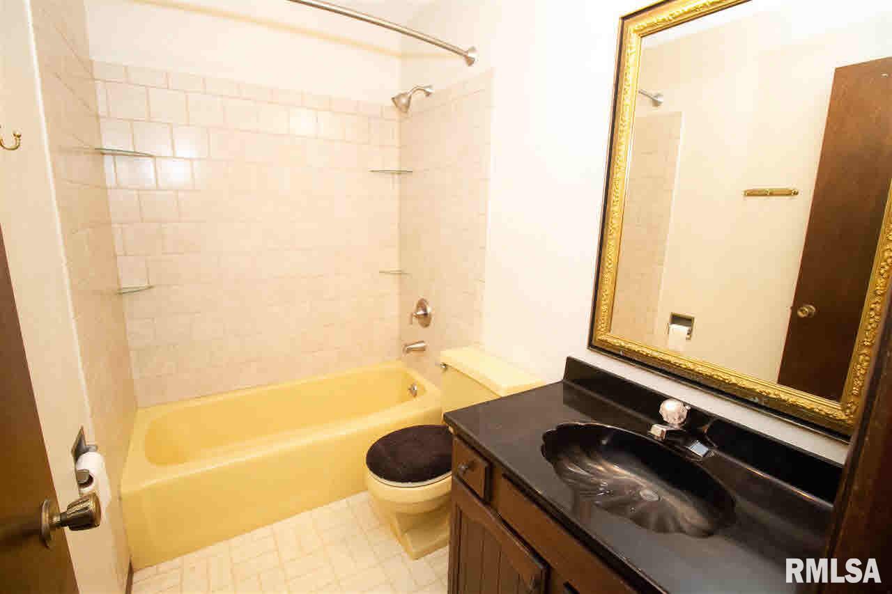 2727 Jersey Ridge Road Davenport, IA 52803 - Photo 13 of 24 Gallery Image 13