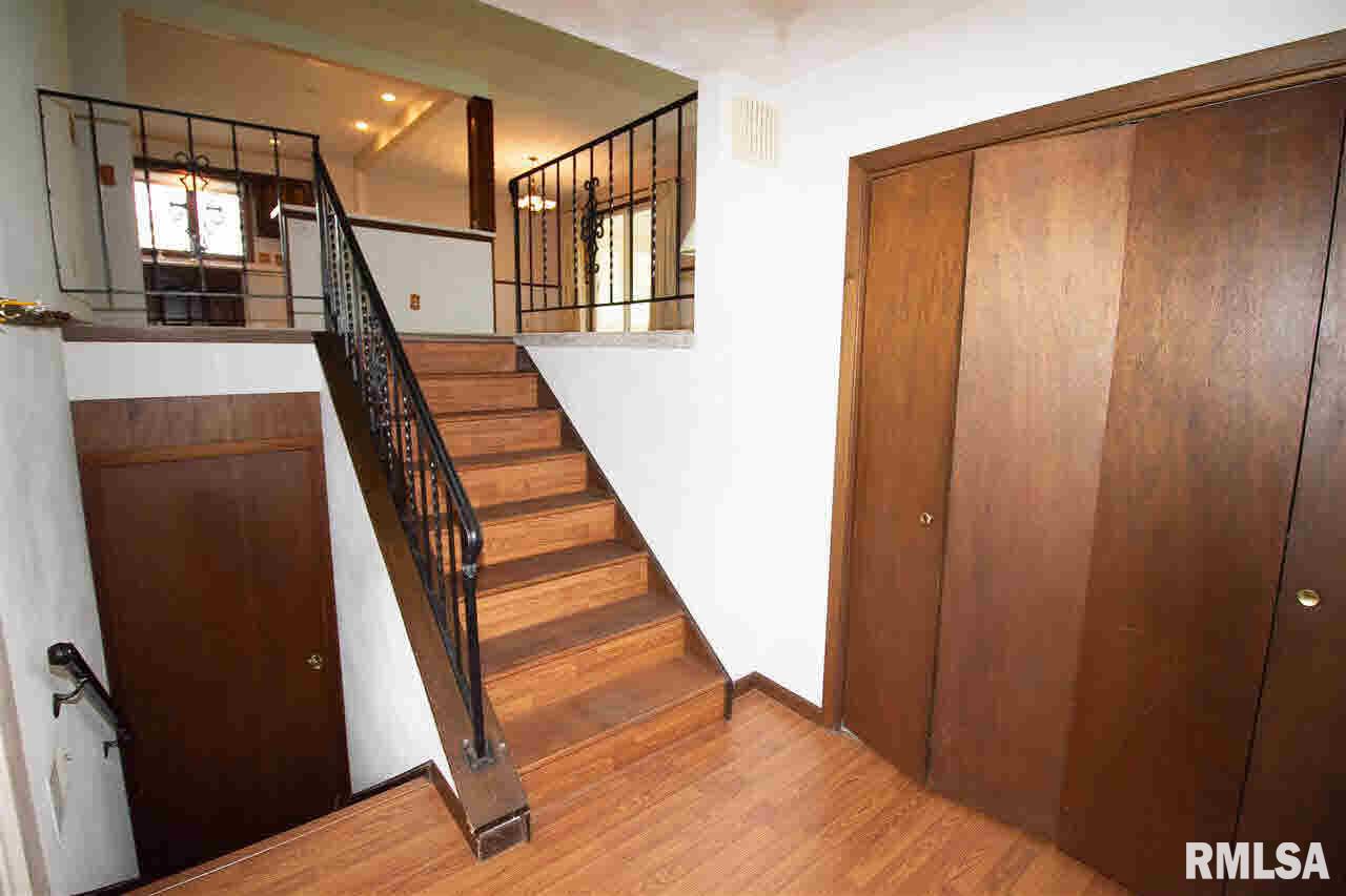 2727 Jersey Ridge Road Davenport, IA 52803 - Photo 4 of 24 Gallery Image 4