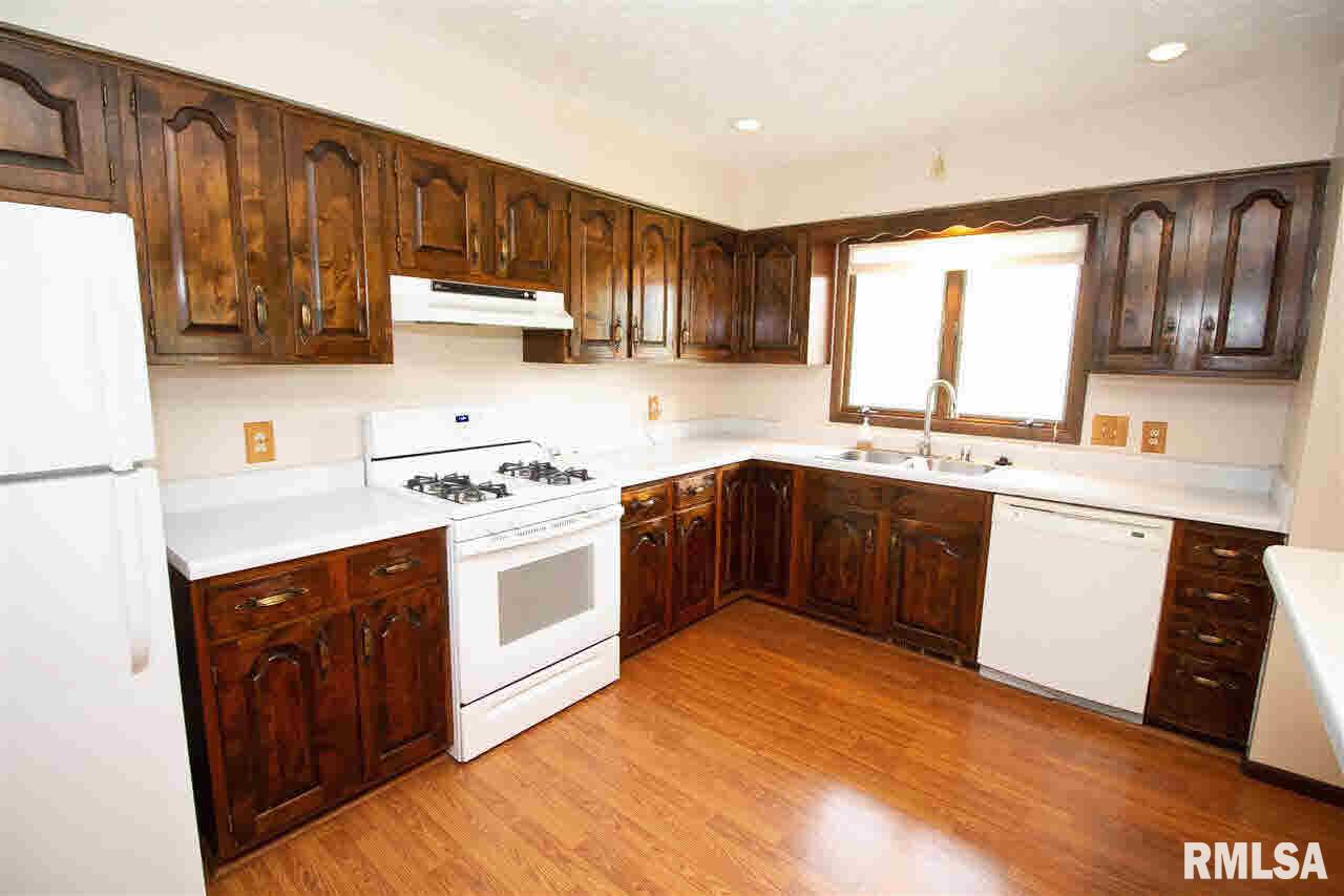 2727 Jersey Ridge Road Davenport, IA 52803 - Photo 6 of 24 Gallery Image 6