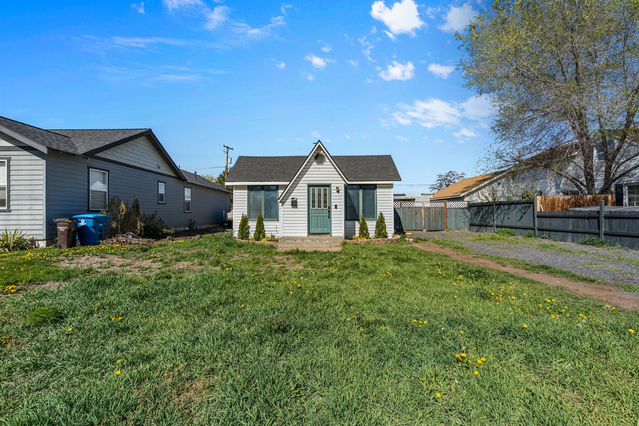 227 Southwest 11th Street Redmond, OR 97756 - Photo 2 of 25 2024_05_03_227_sw_11th_st_rdm-4