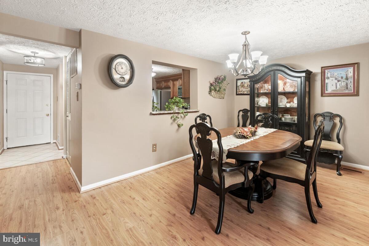 505 Philmont Drive Gaithersburg, MD 20878 - Photo 11 of 43 Dining area.