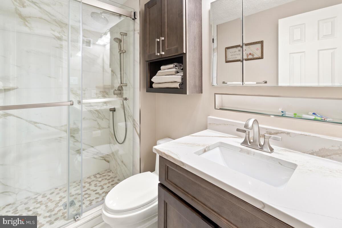 505 Philmont Drive Gaithersburg, MD 20878 - Photo 18 of 43 Primary bath