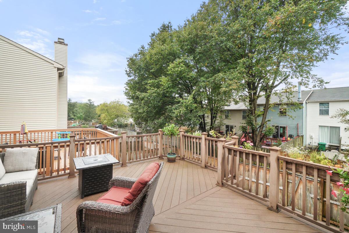 505 Philmont Drive Gaithersburg, MD 20878 - Photo 23 of 43 Check out this deck!