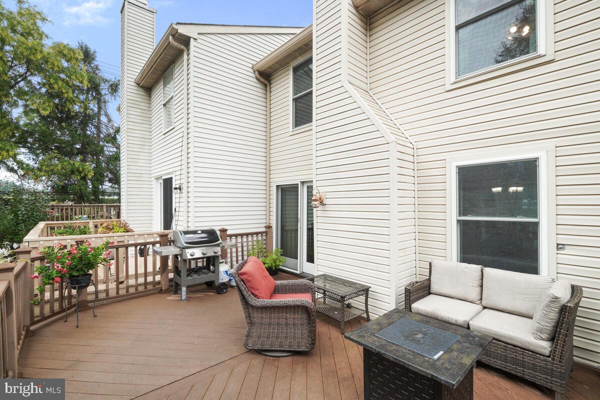 505 Philmont Drive Gaithersburg, MD 20878 - Photo 24 of 43 Gorgeous flower boxes.