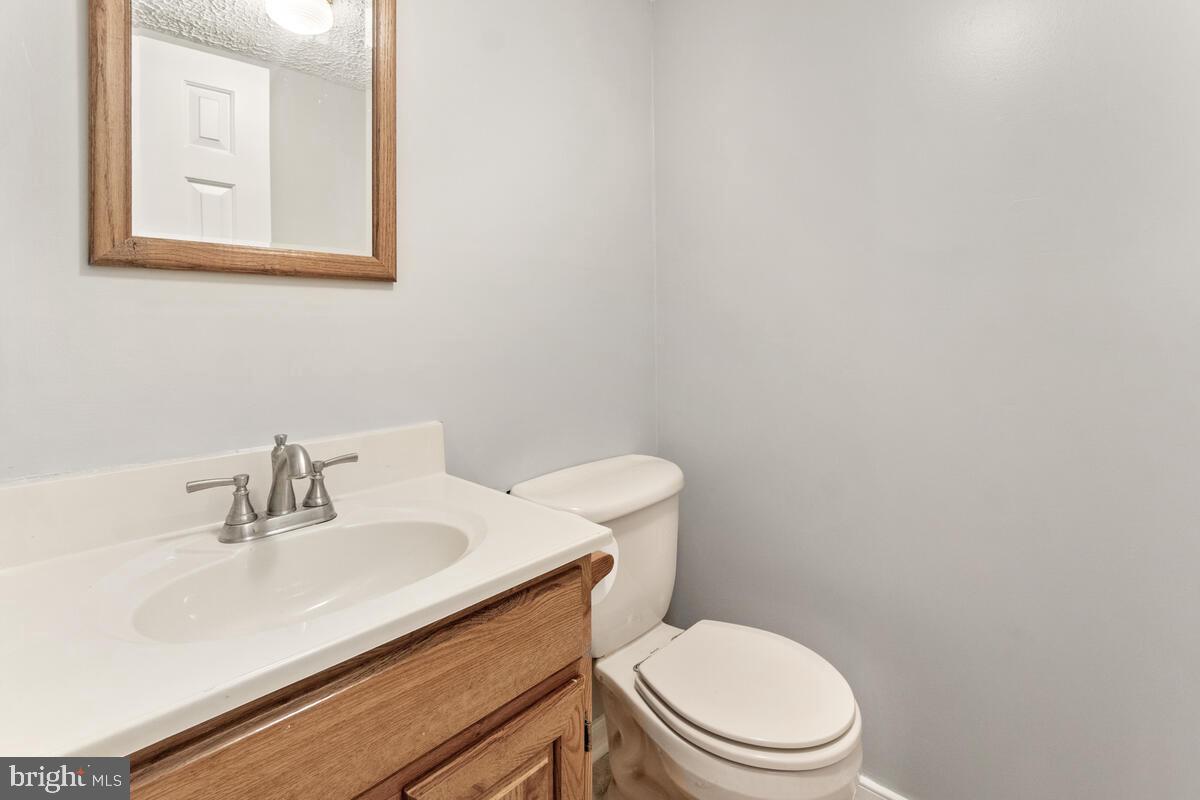 505 Philmont Drive Gaithersburg, MD 20878 - Photo 25 of 43 Lower level powder room.